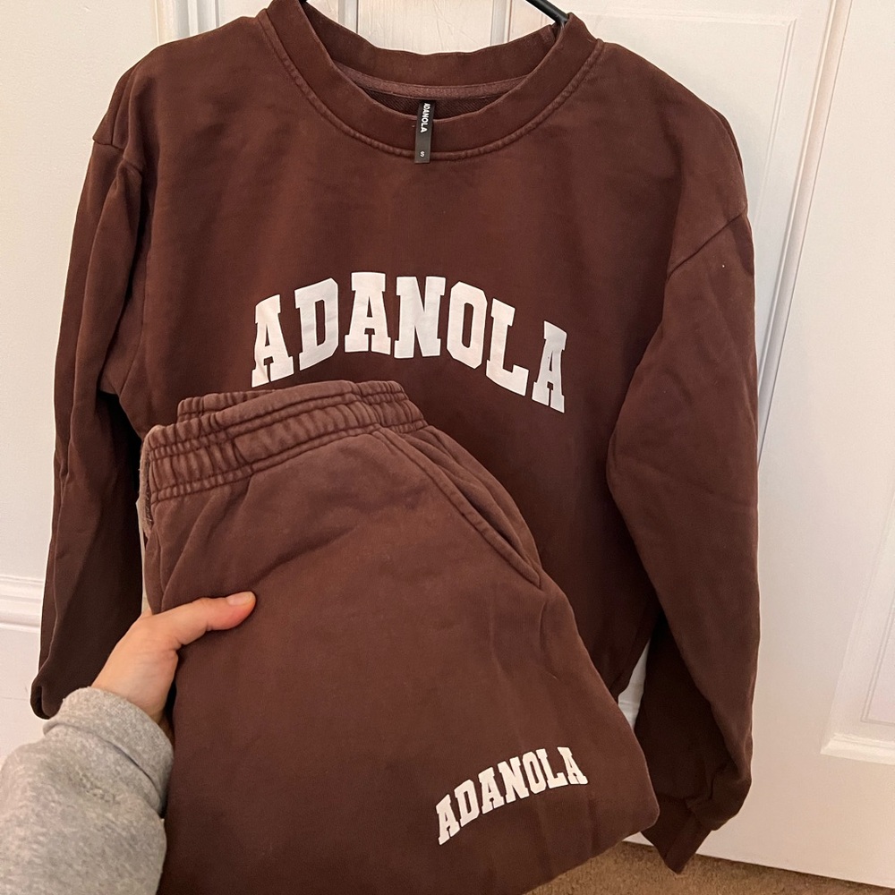 Brown Adanola set.